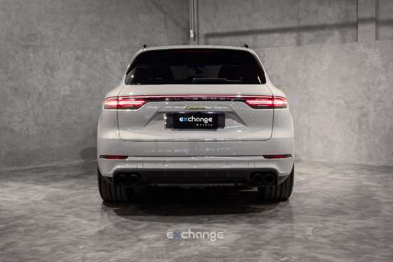 PORSCHE-CAYENNE-2023