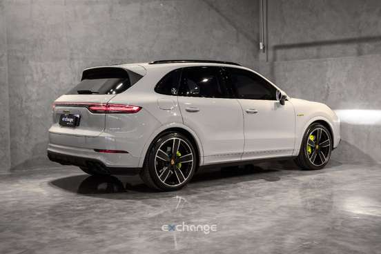 PORSCHE-CAYENNE-2023