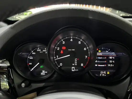 PORSCHE-MACAN-2025