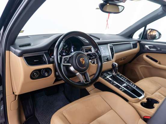 PORSCHE-MACAN-2017