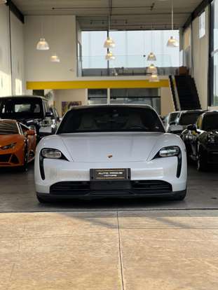 PORSCHE-TAYCAN-2023