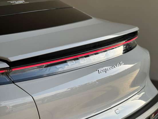 PORSCHE-TAYCAN-4S ELÉTRICO PORSCHE-TAYCAN-2023