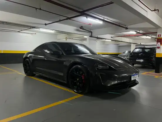 PORSCHE-TAYCAN-2023