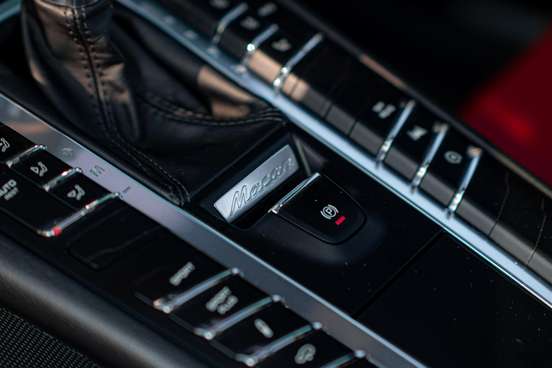 PORSCHE-MACAN-2016