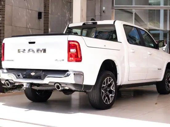 RAM-1500-3.0 HURRICANE 6 BITURBO GASOLINA LARAMIE CD 4X4 AUTOMÁTICO RAM-1500-2024