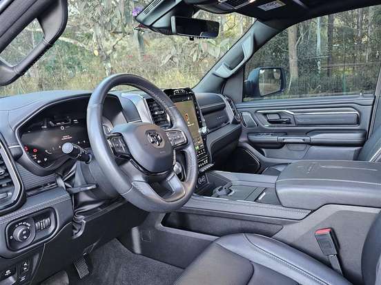 RAM-1500-5.7 V8 GASOLINA LIMITED NIGHT EDITION CD 4X4 AUTOMÁTICO RAM-1500-2024