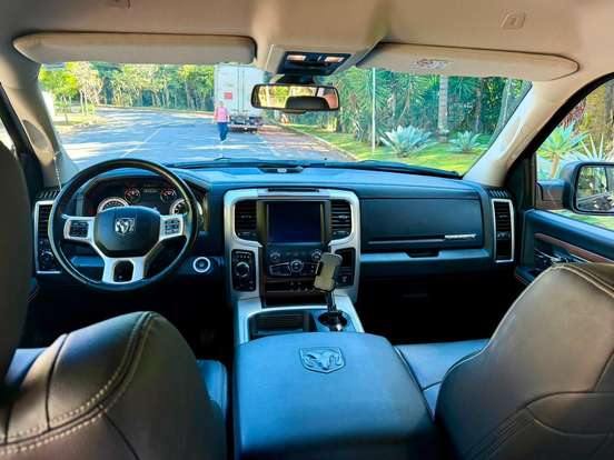 RAM-CLASSIC-5.7 V8 GASOLINA LARAMIE CD 4X4 AUTOMÁTICO RAM-CLASSIC-2023