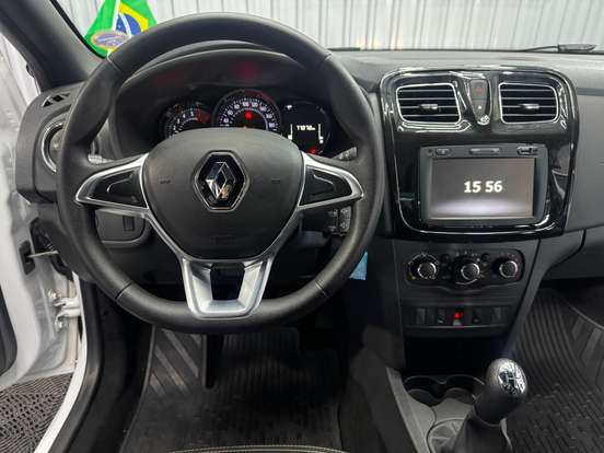 RENAULT-LOGAN-2023
