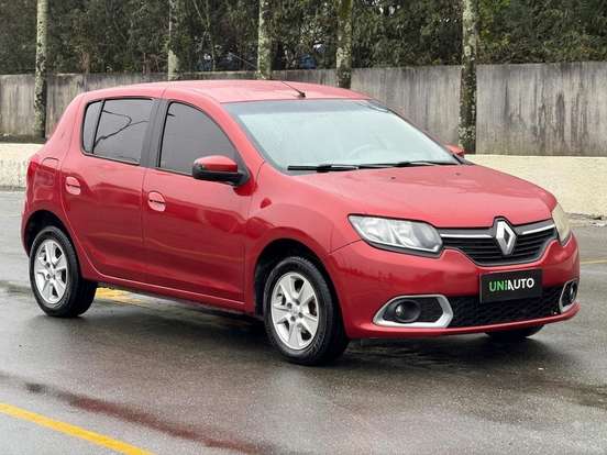 RENAULT-SANDERO-2015