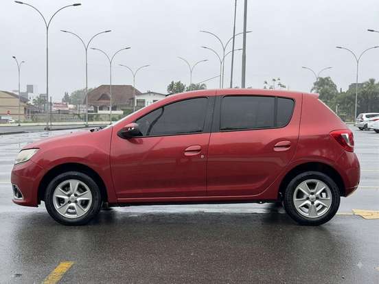 RENAULT-SANDERO-2015
