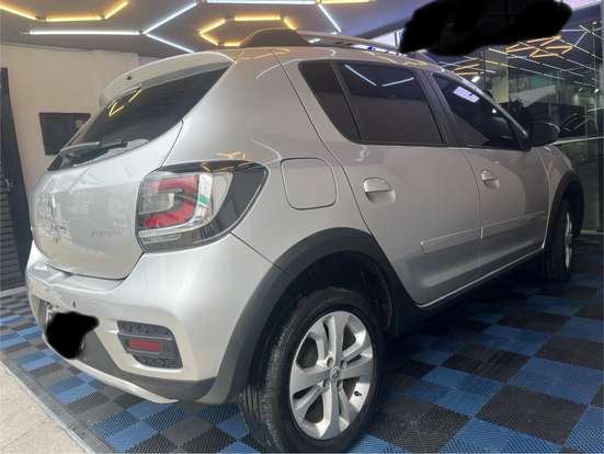 RENAULT-SANDERO-2018