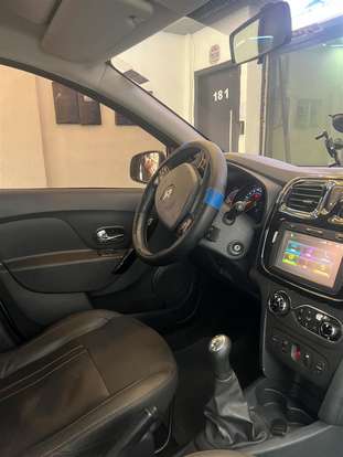 RENAULT-SANDERO-2018