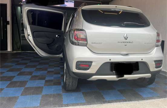 RENAULT-SANDERO-2018