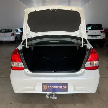 TOYOTA-ETIOS-2017