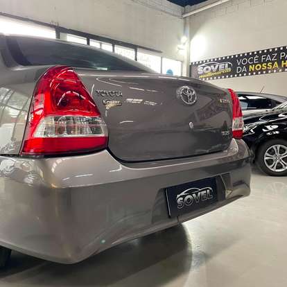 TOYOTA-ETIOS-2017
