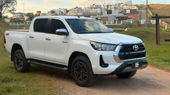 TOYOTA HILUX 2.8 D-4D TURBO DIESEL CD SRV 4X4 AUTOMÁTICO TOYOTA HILUX 2.8 D-4D TURBO DIESEL CD SRV 4X4 AUTOMÁTICO