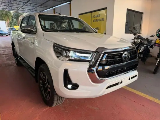 TOYOTA HILUX 2.8 D-4D TURBO DIESEL CD SRX 4X4 AUTOMÁTICO TOYOTA HILUX 2.8 D-4D TURBO DIESEL CD SRX 4X4 AUTOMÁTICO