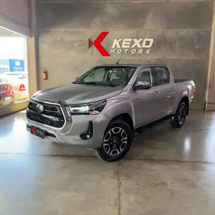 TOYOTA HILUX 2.8 D-4D TURBO DIESEL CD SRX 4X4 AUTOMÁTICO