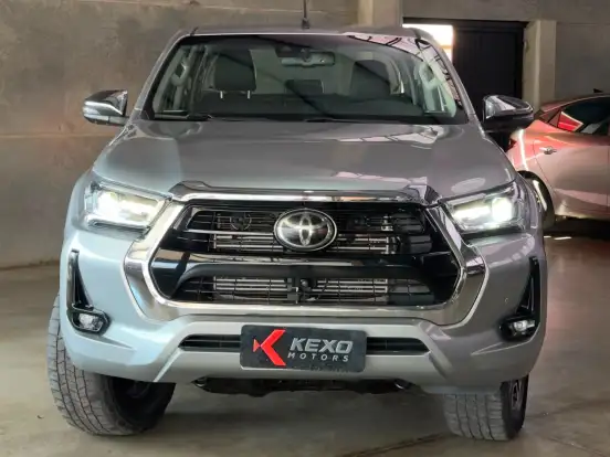 TOYOTA-HILUX-2.8 D-4D TURBO DIESEL CD SRX 4X4 AUTOMÁTICO TOYOTA-HILUX-2022