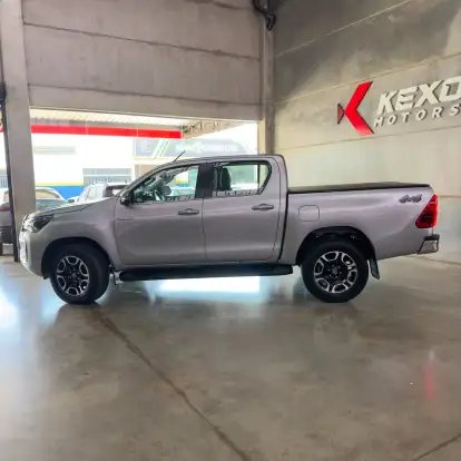 TOYOTA-HILUX-2022