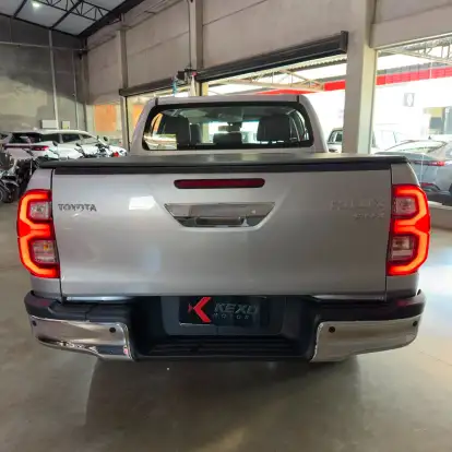 TOYOTA-HILUX-2022