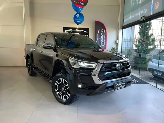 TOYOTA HILUX 2.8 D-4D TURBO DIESEL CD SRX 4X4 AUTOMÁTICO TOYOTA HILUX 2.8 D-4D TURBO DIESEL CD SRX 4X4 AUTOMÁTICO