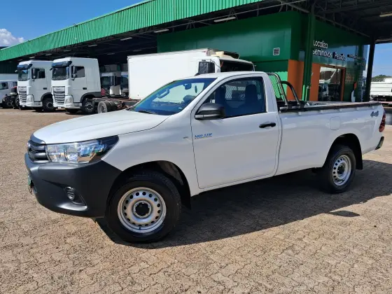 TOYOTA HILUX 2.8 D-4D TURBO DIESEL CS 4X4 MANUAL TOYOTA HILUX 2.8 D-4D TURBO DIESEL CS 4X4 MANUAL
