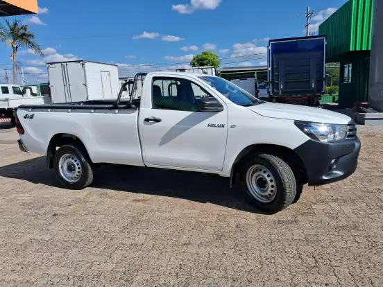 TOYOTA-HILUX-2.8 D-4D TURBO DIESEL CS 4X4 MANUAL TOYOTA-HILUX-2025