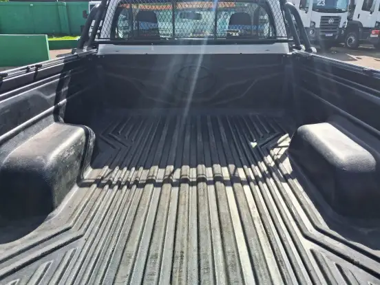 TOYOTA-HILUX-2.8 D-4D TURBO DIESEL CS 4X4 MANUAL TOYOTA-HILUX-2025