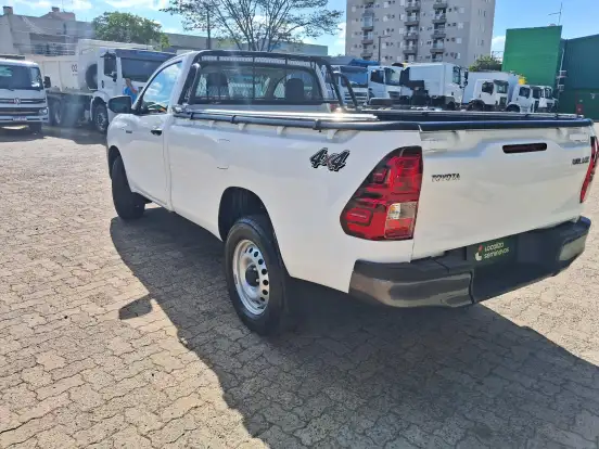 TOYOTA-HILUX-2025