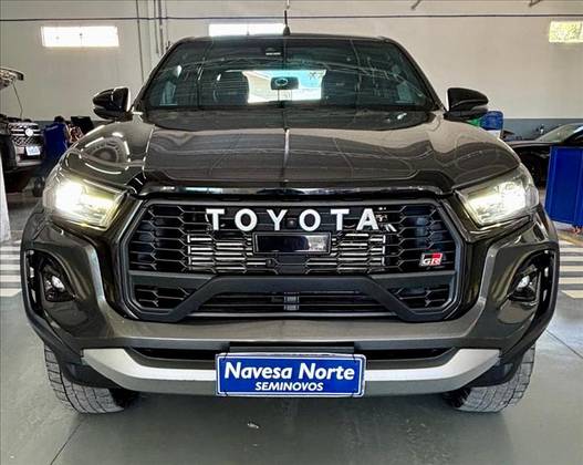 TOYOTA HILUX 2.8 D-4D TURBO DIESEL CD GR-S 4X4 AUTOMÁTICO