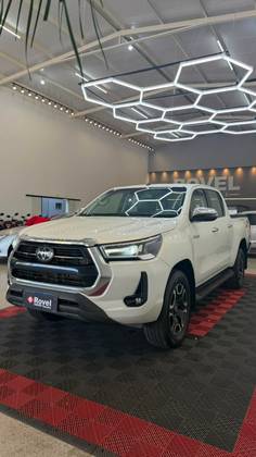TOYOTA HILUX 2.8 D-4D TURBO DIESEL CD SRX 4X4 AUTOMÁTICO