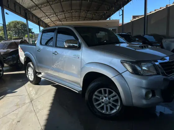 TOYOTA HILUX 3.0 SRV TOP 4X4 CD 16V TURBO INTERCOOLER DIESEL 4P AUTOMÁTICO