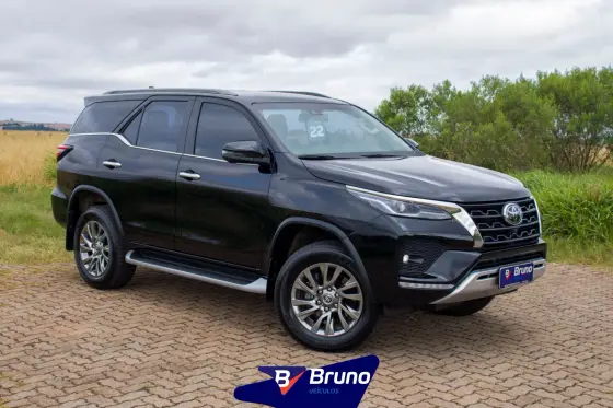 TOYOTA HILUX SW4 2.8 D-4D TURBO DIESEL SRX 4X4 AUTOMÁTICO