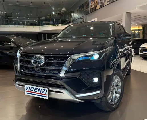 TOYOTA HILUX SW4 2.8 D-4D TURBO DIESEL SRX 4X4 AUTOMÁTICO TOYOTA HILUX SW4 2.8 D-4D TURBO DIESEL SRX 4X4 AUTOMÁTICO