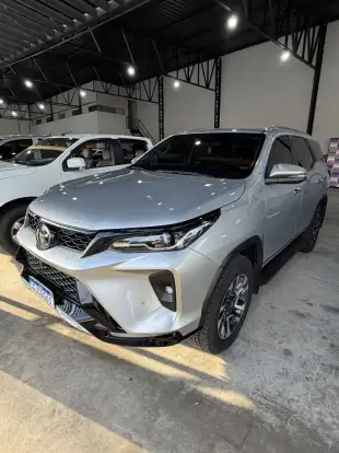 TOYOTA-HILUX SW4-2025