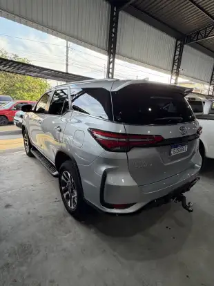 TOYOTA-HILUX SW4-2025