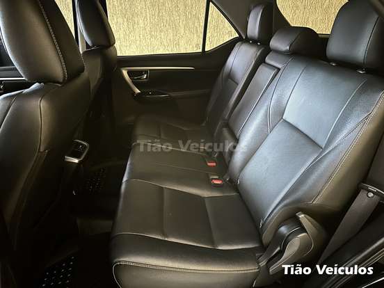 TOYOTA-HILUX SW4-2.8 D-4D TURBO DIESEL SRX 4X4 AUTOMÁTICO TOYOTA-HILUX SW4-2021