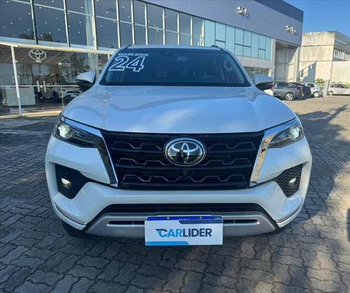 TOYOTA HILUX SW4 2.8 D-4D TURBO DIESEL SRX 7L 4X4 AUTOMÁTICO