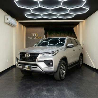 TOYOTA-HILUX SW4-2024