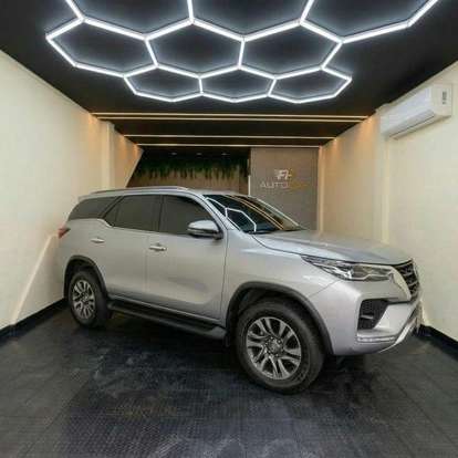 TOYOTA-HILUX SW4-2024