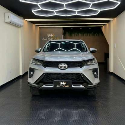 TOYOTA-HILUX SW4-2.8 D-4D TURBO DIESEL SRX PLATINUM 7L 4X4 AUTOMÁTICO TOYOTA-HILUX SW4-2024
