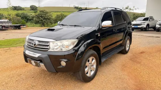 TOYOTA HILUX SW4 3.0 SRV 4X4 7 LUGARES 16V TURBO INTERCOOLER DIESEL 4P AUTOMÁTICO TOYOTA HILUX SW4 3.0 SRV 4X4 7 LUGARES 16V TURBO INTERCOOLER DIESEL 4P AUTOMÁTICO