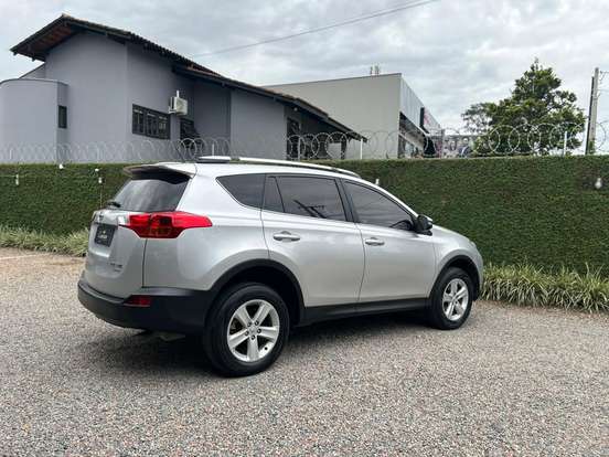 TOYOTA-RAV4-2013