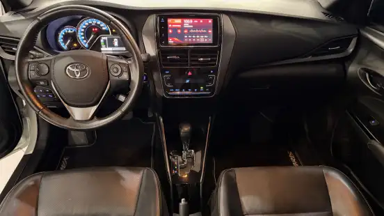 TOYOTA-YARIS-2022