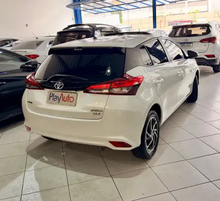 TOYOTA-YARIS-2022