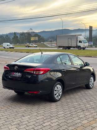 TOYOTA-YARIS-2024
