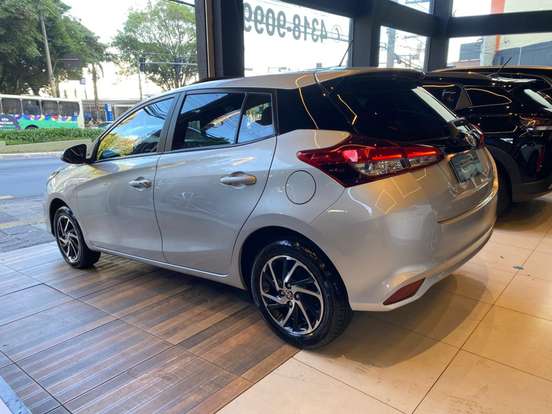 TOYOTA-YARIS-2022