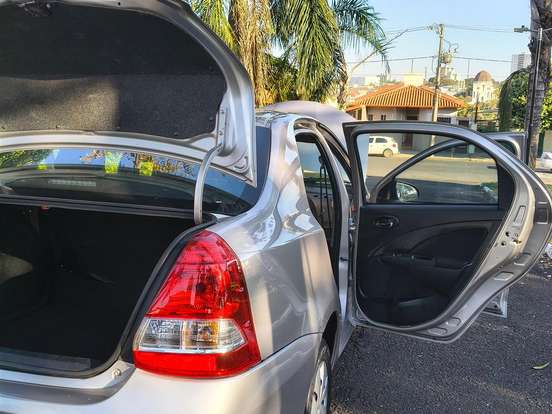TOYOTA-ETIOS-1.5 XS SEDAN 16V FLEX 4P AUTOMÁTICO TOYOTA-ETIOS-2018