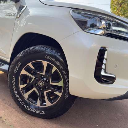 TOYOTA-HILUX-2022